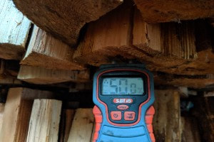 Wet wood wood moisture meter and firewood